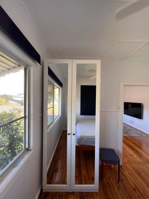 A Delightful Two-bedroom Cottage On Toowoon Bay. - Accommodation Broadbeach 4