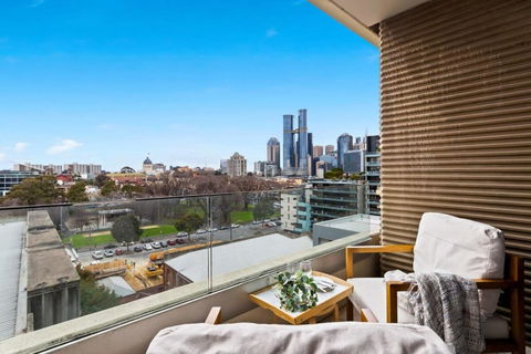 A Lux 2BR Apt Next To Melbourne Uni FREE Parking - Accommodation Broadbeach 1