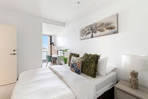 A Lux 2BR Apt Next To Melbourne Uni FREE Parking - Accommodation Broadbeach 2