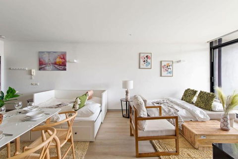 A Lux 2BR Apt Next To Melbourne Uni FREE Parking - Accommodation Broadbeach 3