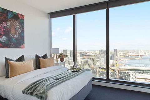 A Modern 2BR Apt With Harbour Views FREE Parking - Accommodation Broadbeach 0