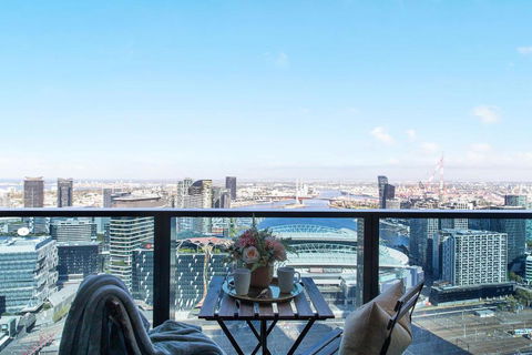 A Modern 2BR Apt With Harbour Views FREE Parking - Accommodation Broadbeach 1