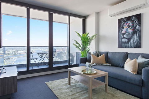 A Modern 2BR Apt With Harbour Views FREE Parking - Accommodation Broadbeach 4