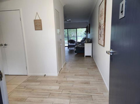 A Quiet Unit Overlooking A Reserve - Accommodation Broadbeach 3