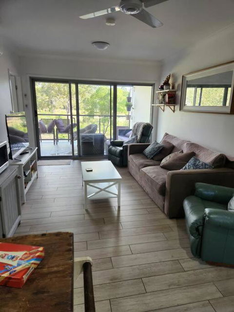 A Quiet Unit Overlooking A Reserve - Accommodation Broadbeach 4