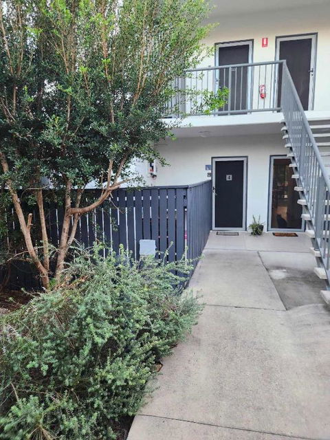 A Quiet Unit Overlooking A Reserve - Accommodation Broadbeach 1