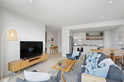 A River-side 2bdm Footscray Oasis + Parking - Accommodation Broadbeach 1