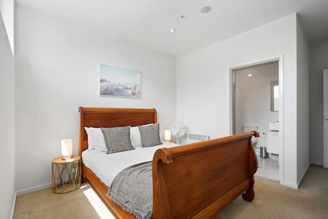 A River-side 2bdm Footscray Oasis + Parking - Accommodation Broadbeach 3