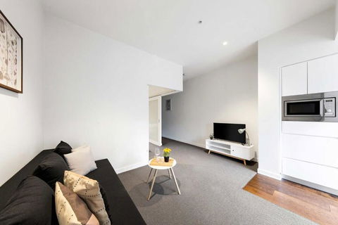 A Stylish Apt For 4 Near Queen Victoria Market - Accommodation Broadbeach 1