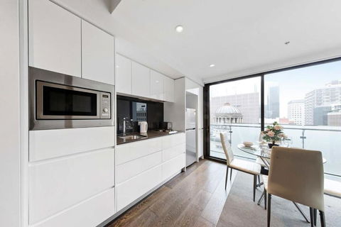 A Stylish Apt For 4 Near Queen Victoria Market - Accommodation Broadbeach 3