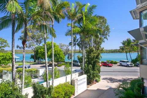 Aarons Luxury Retreat - Accommodation Broadbeach 0