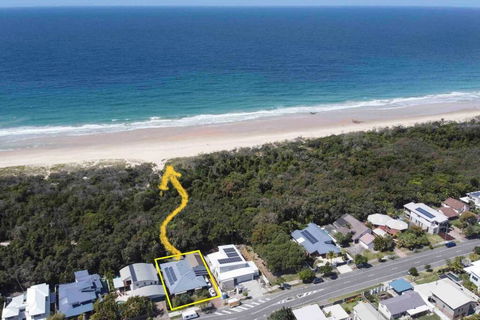 Absolute Beach Front Home -Dogs, Surf, Relax, Bush - Accommodation Broadbeach 0