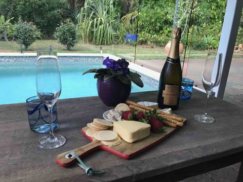 Absolute Beach Front Home -Dogs, Surf, Relax, Bush - Accommodation Broadbeach 3