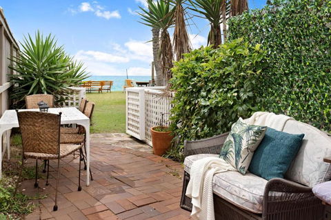 Absolute Beachfront 2BR Pet-Friendly Terrace - The Coachhouse - Accommodation Broadbeach 0