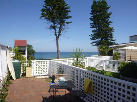 Absolute Beachfront 2BR Pet-Friendly Terrace - The Coachhouse - Accommodation Broadbeach 1