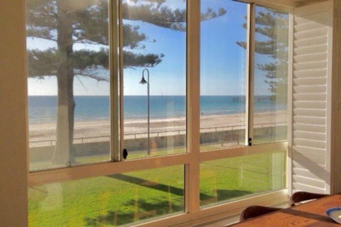 Absolute Beachfront Apartment, Amazing Sunsets - Accommodation Broadbeach 0
