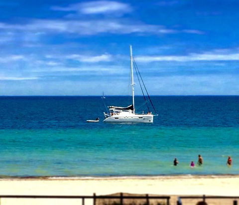 Absolute Beachfront Apartment, Amazing Sunsets - Accommodation Broadbeach 3