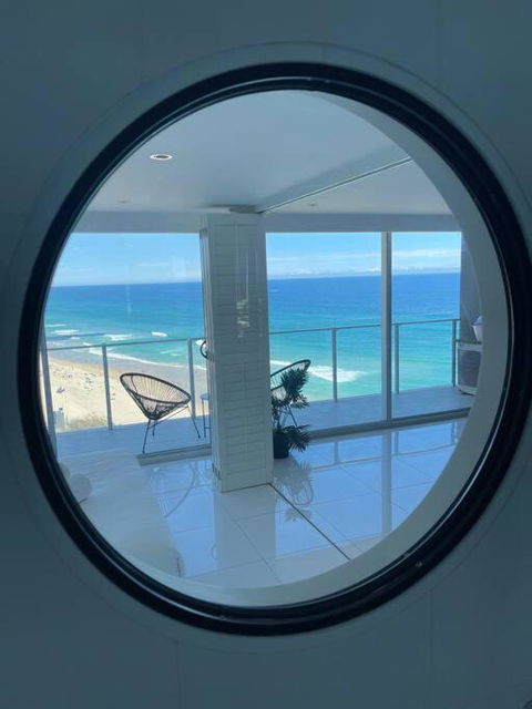 Absolute Beachfront Central Surfers Paradise - Accommodation Broadbeach 1