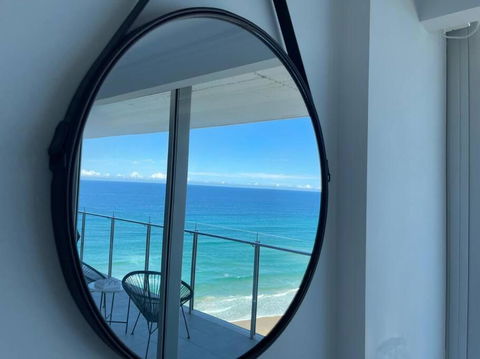 Absolute Beachfront Central Surfers Paradise - Accommodation Broadbeach 3