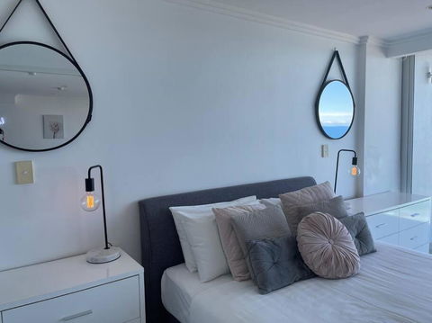 Absolute Beachfront Central Surfers Paradise - Accommodation Broadbeach 4