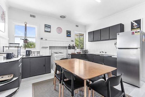 Absolute Beachfront Views Apollo Bay - Accommodation Broadbeach 2