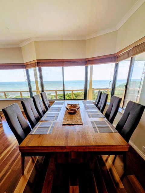 Absolute Oceanfront Escape - Accommodation Broadbeach 2