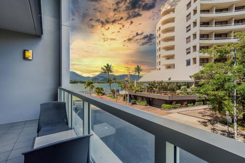 Absolute Waterfront - Enjoy Exceptional Lifestyle - Accommodation Broadbeach 4