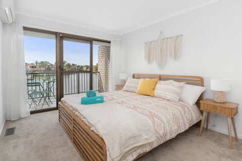 Absolute Waterfront Marina Views - Accommodation Broadbeach 2