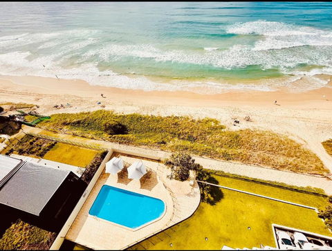 ABSOLUTELY STUNNING! ON THE BEACH !!! - Accommodation Broadbeach 4