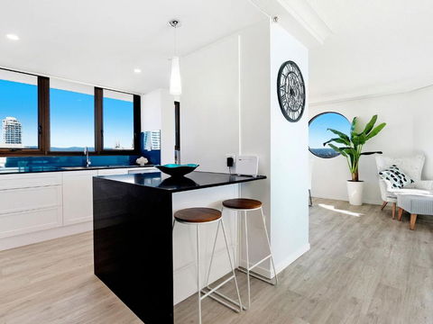 Acapulco 2 Bedroom Ocean View Surfers Paradise - CoastHM - Accommodation Broadbeach 4