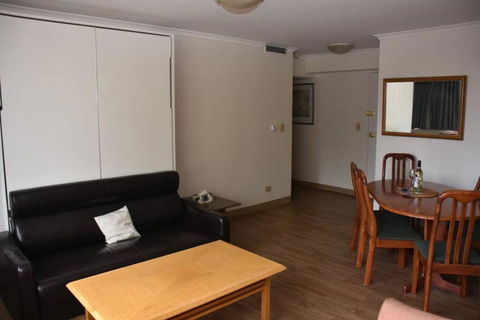 Accommodation Sydney: Hyde Park View 2 Bedroom 1 Bathroom Pet Friendly Apartment - Accommodation Broadbeach 2