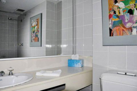 Accommodation Sydney: Hyde Park View 2 Bedroom 1 Bathroom Pet Friendly Apartment - Accommodation Broadbeach 3