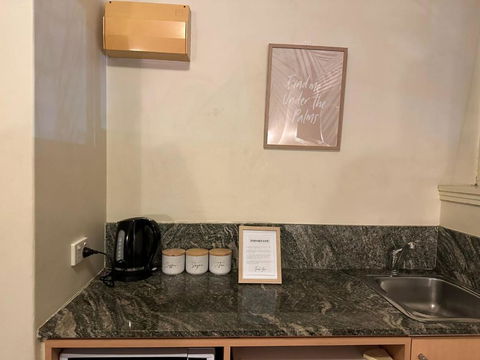 Acland Street Studio Apartment FREE PARKING - Accommodation Broadbeach 3