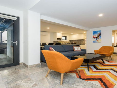 Across The Road From The Beach Inlet Side - Accommodation Broadbeach 0