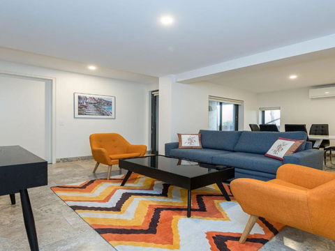 Across The Road From The Beach Inlet Side - Accommodation Broadbeach 1