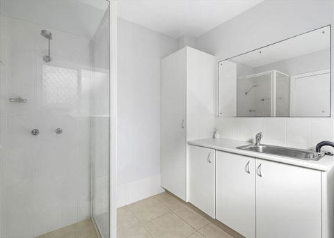 Adrift, 5B Scott Street - Accommodation Broadbeach 2