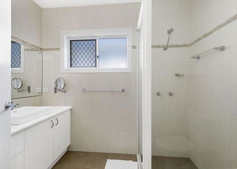 Adrift, 5B Scott Street - Accommodation Broadbeach 3