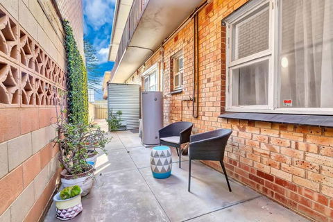 Adventure Awaits - Footsteps From West Beach - Accommodation Broadbeach 1