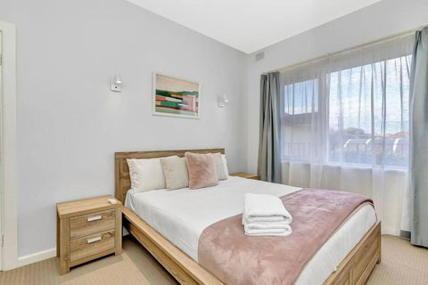 Adventure Awaits - Footsteps From West Beach - Accommodation Broadbeach 3