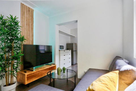 Affordable 2 Bedroom House Surry Hills 2 E-Bikes Included - Accommodation Broadbeach 1