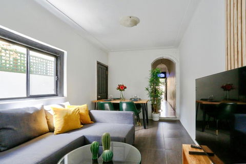 Affordable 2 Bedroom House Surry Hills 2 E-Bikes Included - Accommodation Broadbeach 0