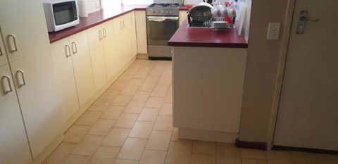 Affordable And Easy Access To Everything - Accommodation Broadbeach 4