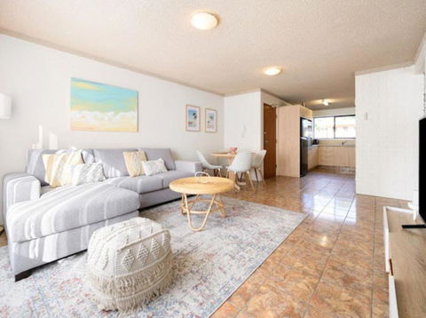 Affordable Relaxing GC Getaway - Accommodation Broadbeach 0