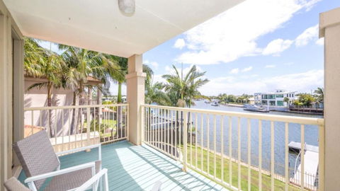 Air Conditioned Pet Friendly Canal Home With Wifi - Accommodation Broadbeach 0