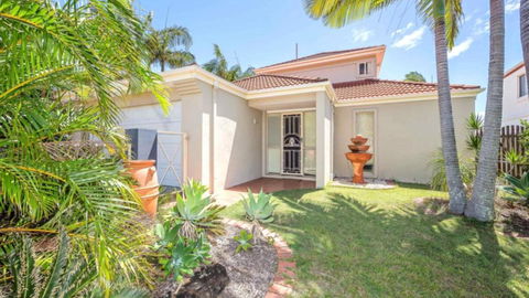 Air Conditioned Pet Friendly Canal Home With Wifi - Accommodation Broadbeach 1