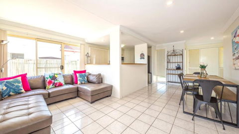Air Conditioned Pet Friendly Canal Home With Wifi - Accommodation Broadbeach 3