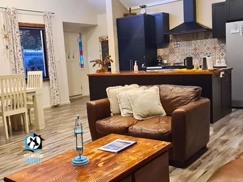 A Beautiful New Property, Walking Distance To The Beach In Esperance WA! - Accommodation Broadbeach 1