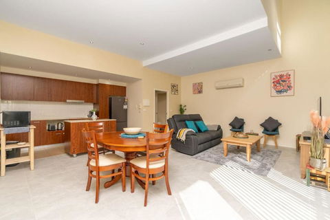 Absolutely Spacious APT Unit Between ANU And City - Accommodation Broadbeach 0