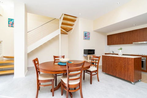Absolutely Spacious APT Unit Between ANU And City - Accommodation Broadbeach 2