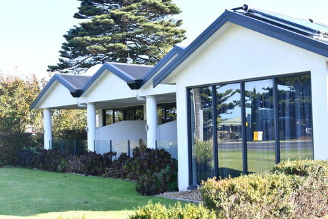 A1 Motels And Apartments Port Fairy - Accommodation Broadbeach 4